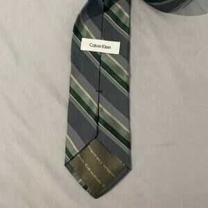 Calvin Klein men’s striped necktie, made of 100% imported silk